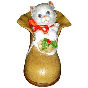 VINTAGE G G SANTIAGO CHRISTMAS COLLECTIBLE. A White Kitten in a Shoe!
